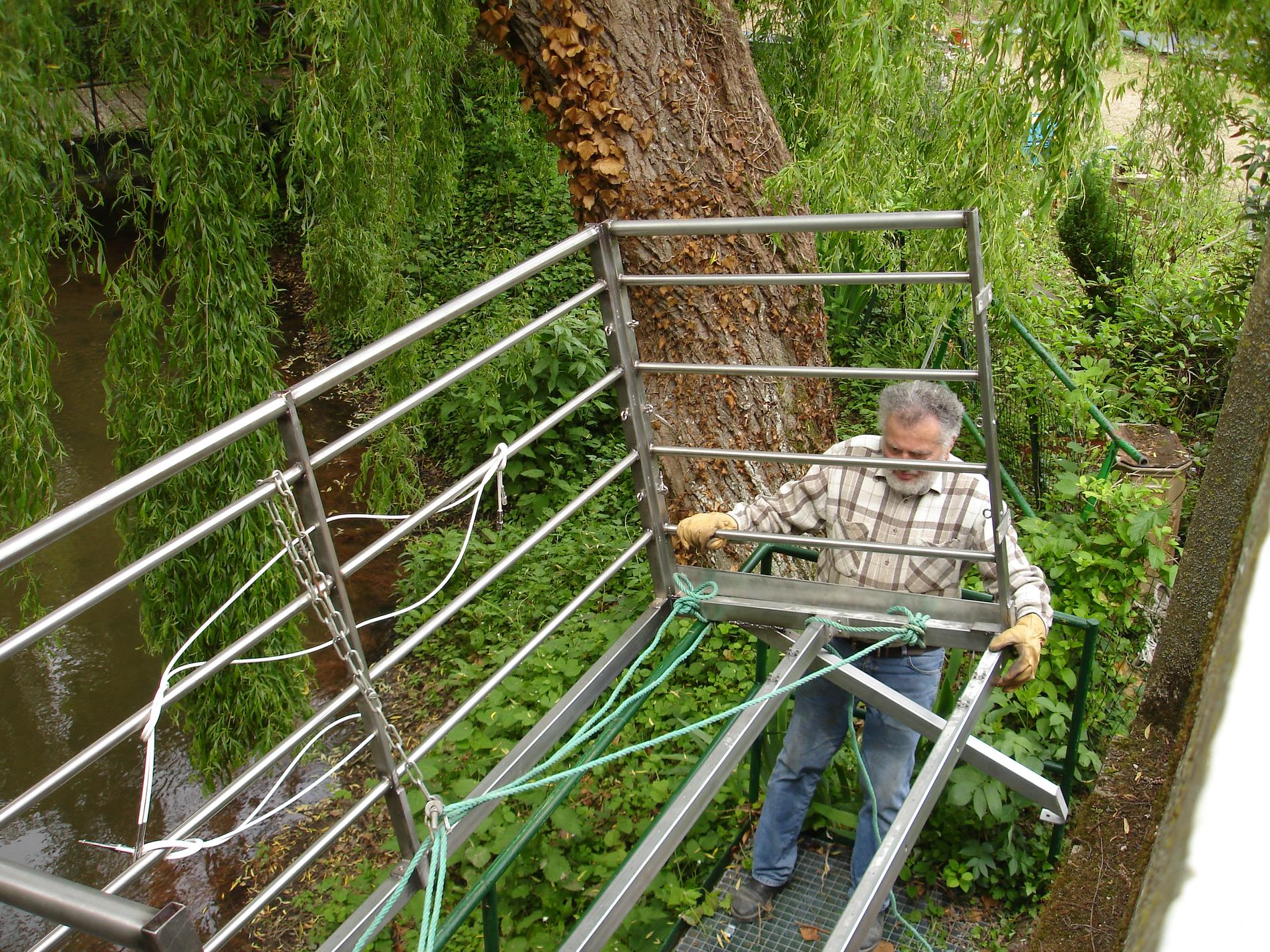 Jean portant le balcon
